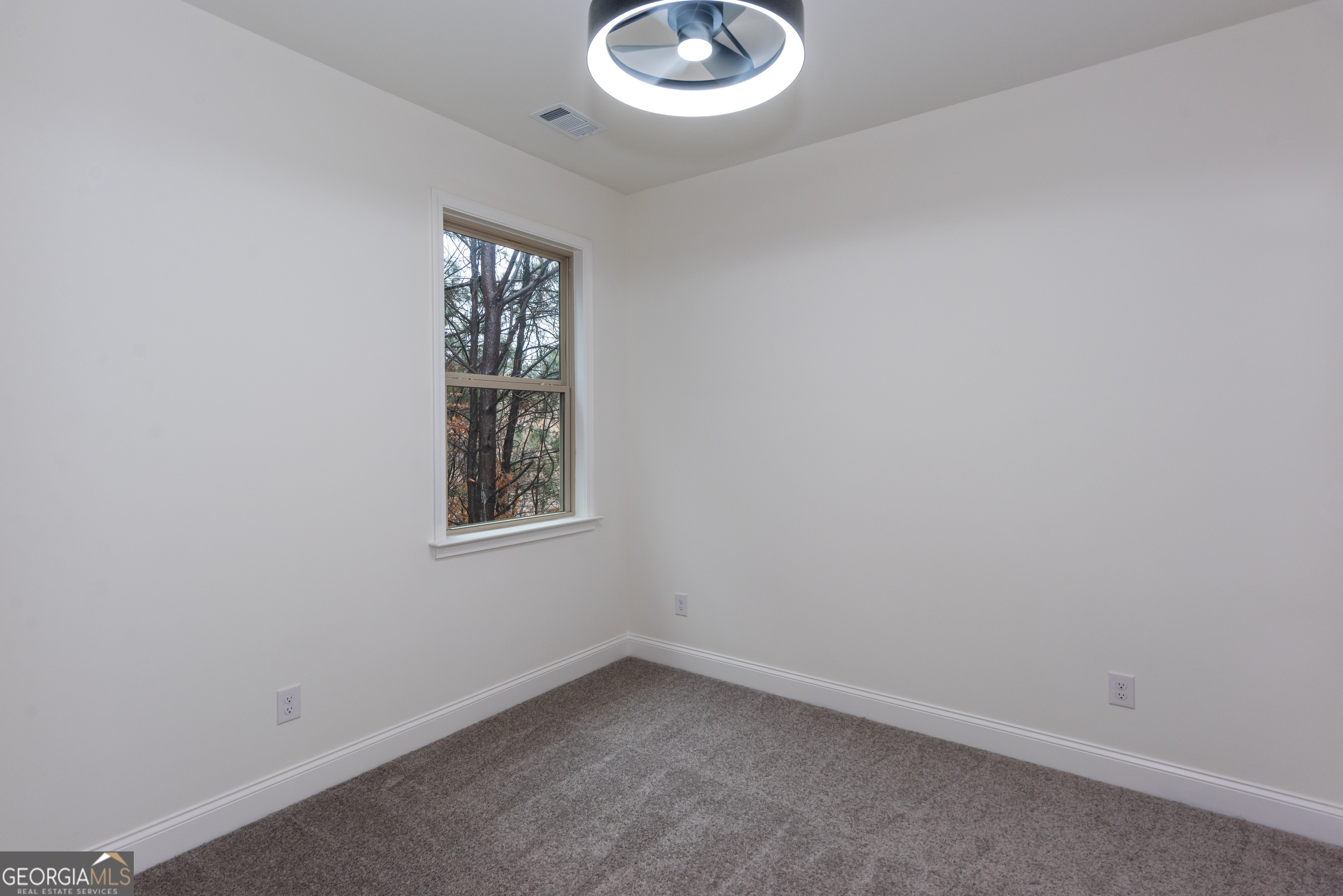 3342 Landings S Drive Southwest Atlanta, GA 30331 - Photo 31 of 34 an empty room with windows