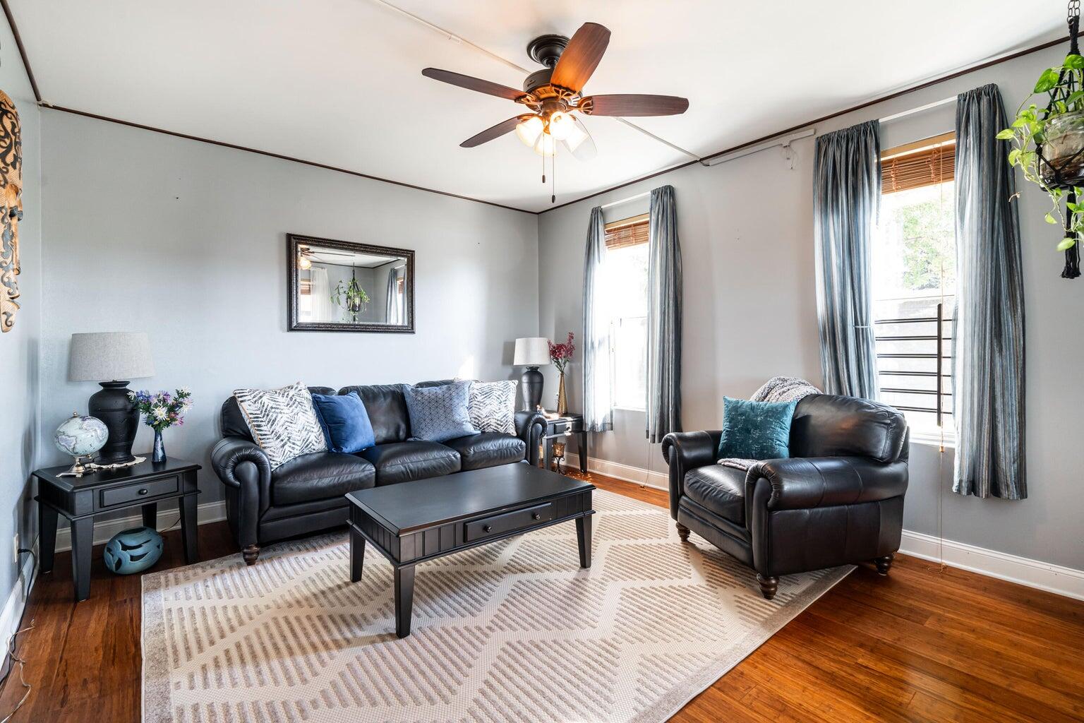 201 North 36th Street Milwaukee, WI 53208 - Photo 2 of 15 Living Room