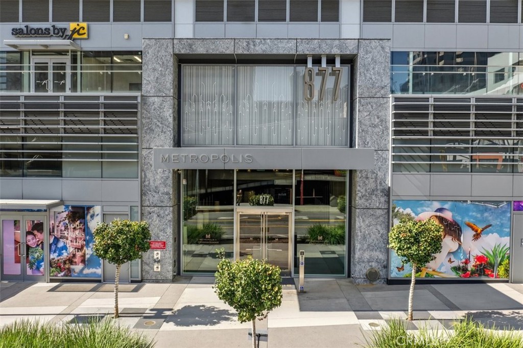 a view of a entryway gate of a building