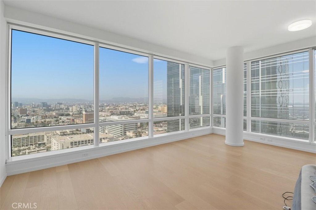 877 Francisco Street, Unit 3102 Los Angeles, CA 90017 - Photo 13 of 36 a view of an empty room with wooden floor and a window