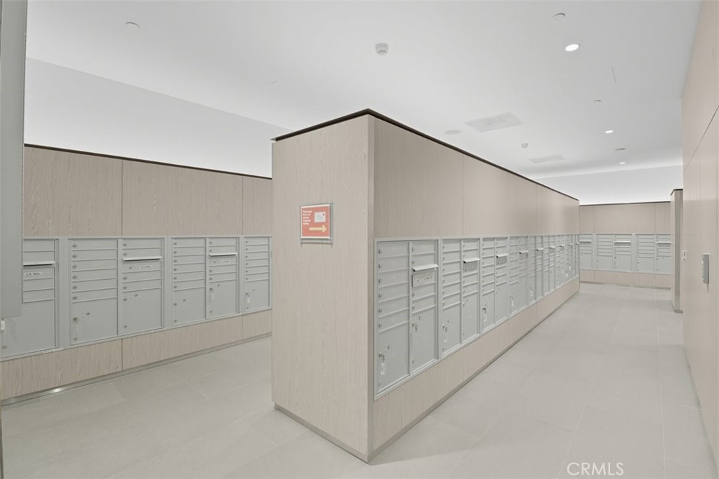 877 Francisco Street, Unit 3102 Los Angeles, CA 90017 - Photo 23 of 36 a view of an empty room