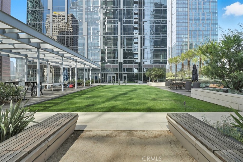 877 Francisco Street, Unit 3102 Los Angeles, CA 90017 - Photo 27 of 36 a view of a building with a yard