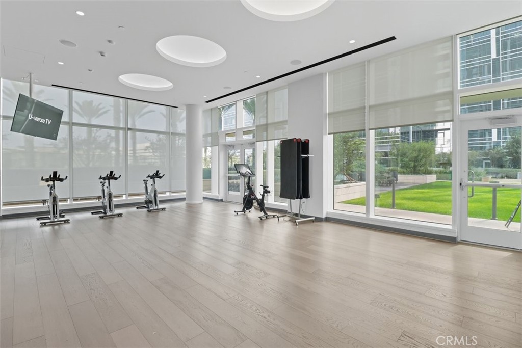 877 Francisco Street, Unit 3102 Los Angeles, CA 90017 - Photo 29 of 36 an empty room with wooden floor and floor to ceiling window