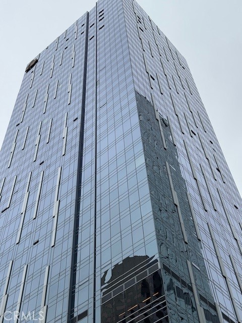 877 Francisco Street, Unit 3102 Los Angeles, CA 90017 - Photo 30 of 36 a view of a balcony