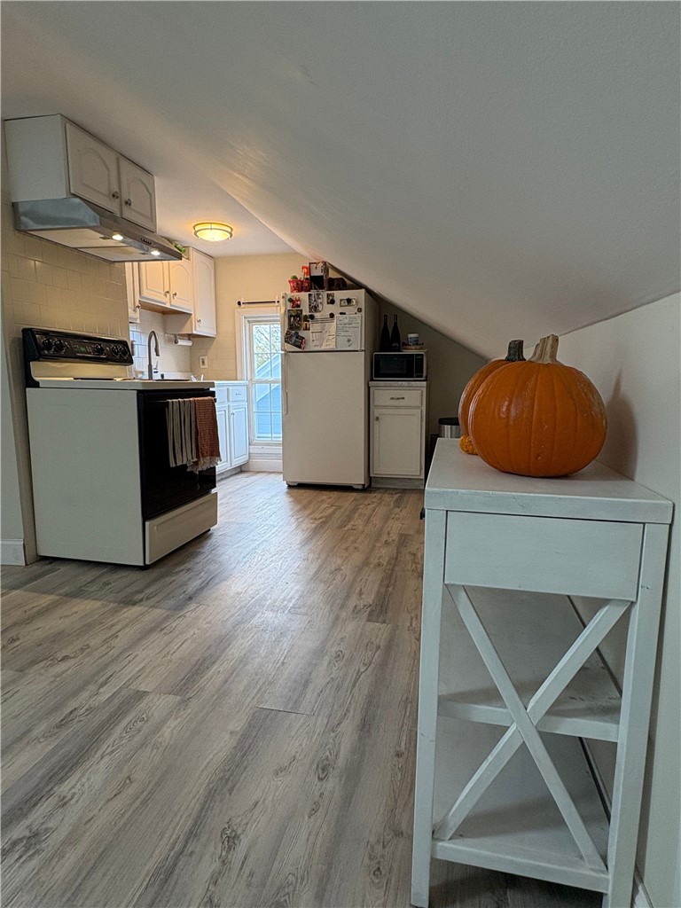 8 Bridge Street, Unit 3 Newport, RI 02840 - Photo 8 of 19