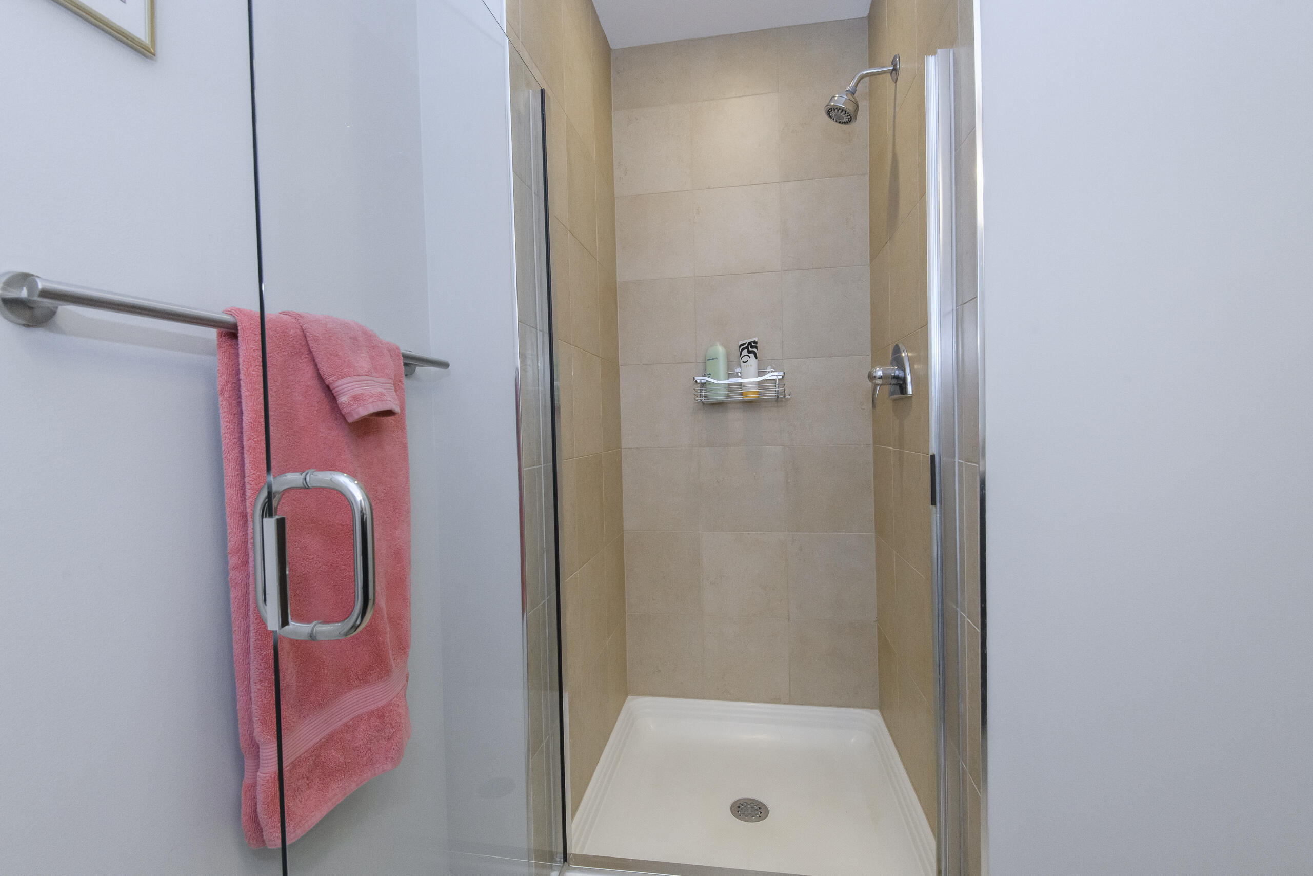 1902 North Commerce Street, Unit 308 Milwaukee, WI 53212 - Photo 18 of 31 Tiled Shower