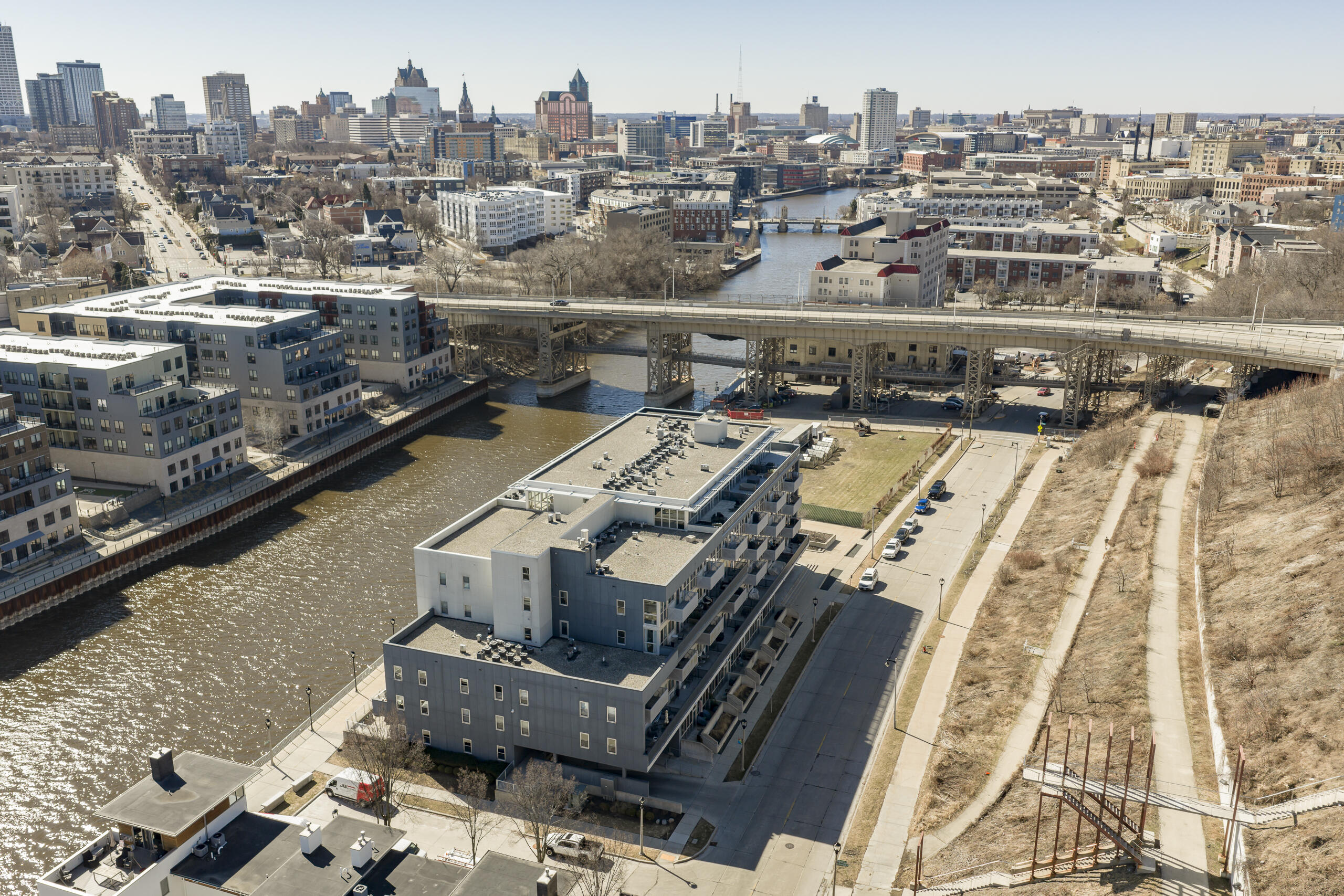 1902 North Commerce Street, Unit 308 Milwaukee, WI 53212 - Photo 29 of 31 View of the River Headed South