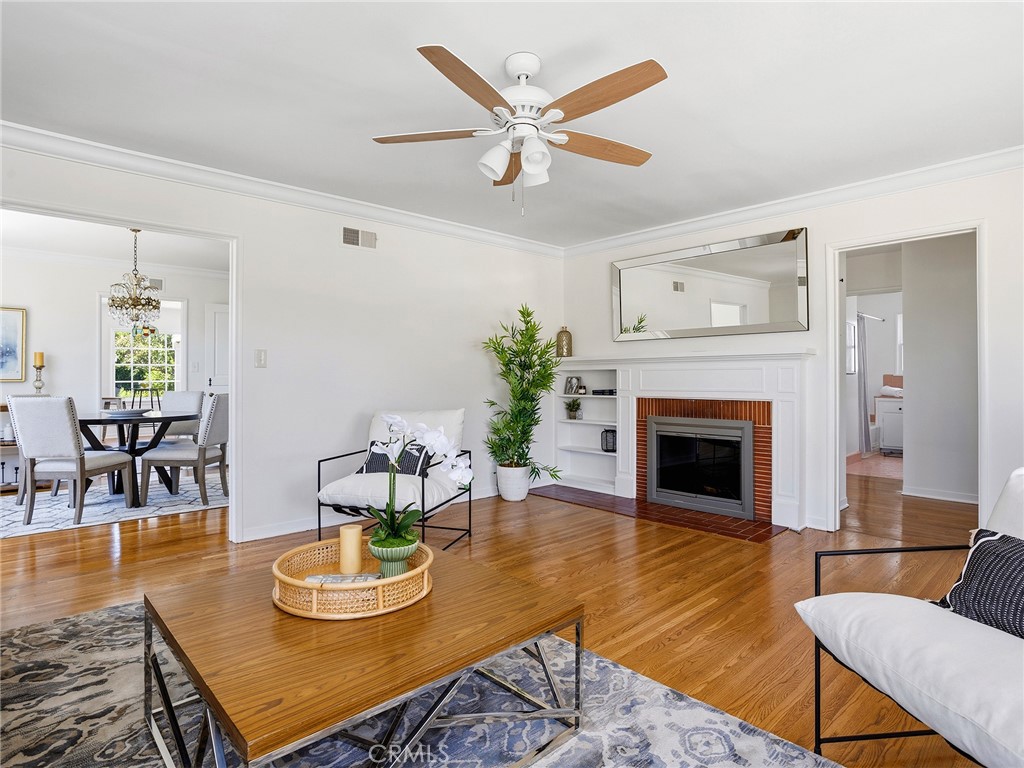 521 Bethany Road Burbank, CA 91504 - Photo 16 of 50 Living Room