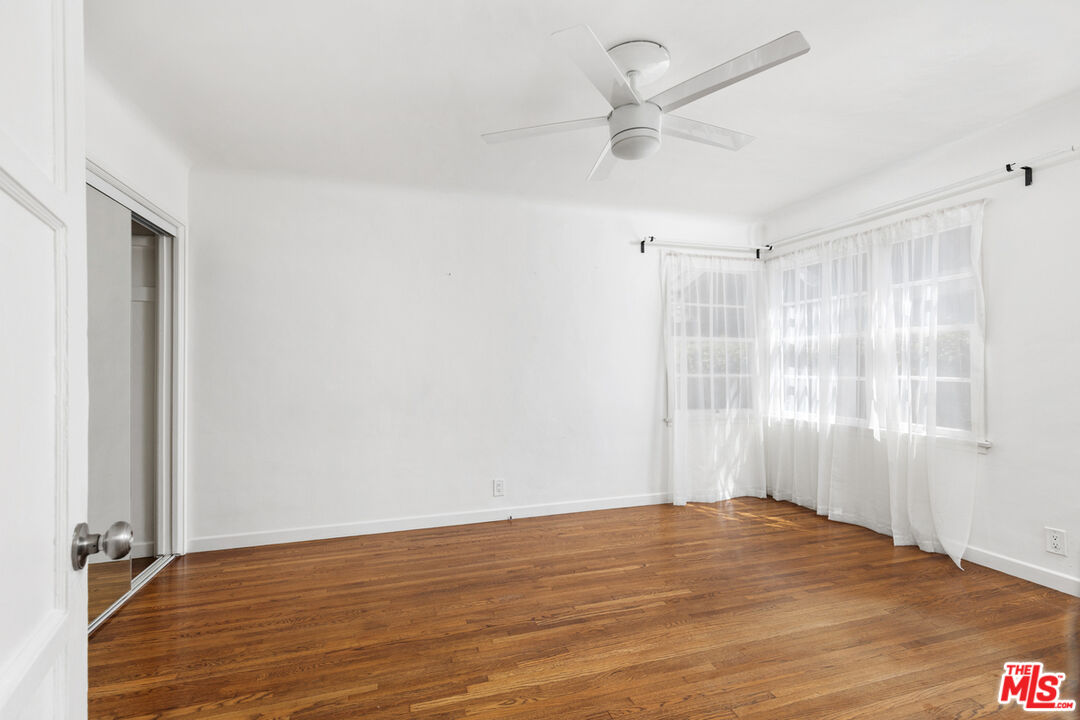 425 West Riverside Drive Burbank, CA 91506 - Photo 11 of 20