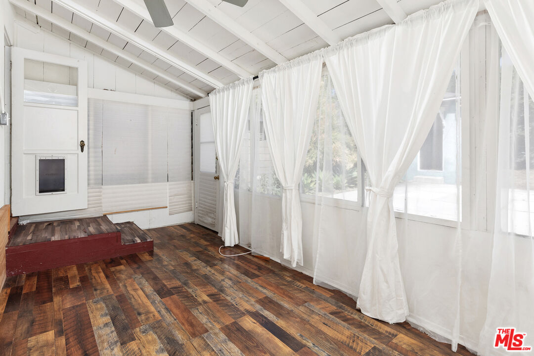 425 West Riverside Drive Burbank, CA 91506 - Photo 16 of 20
