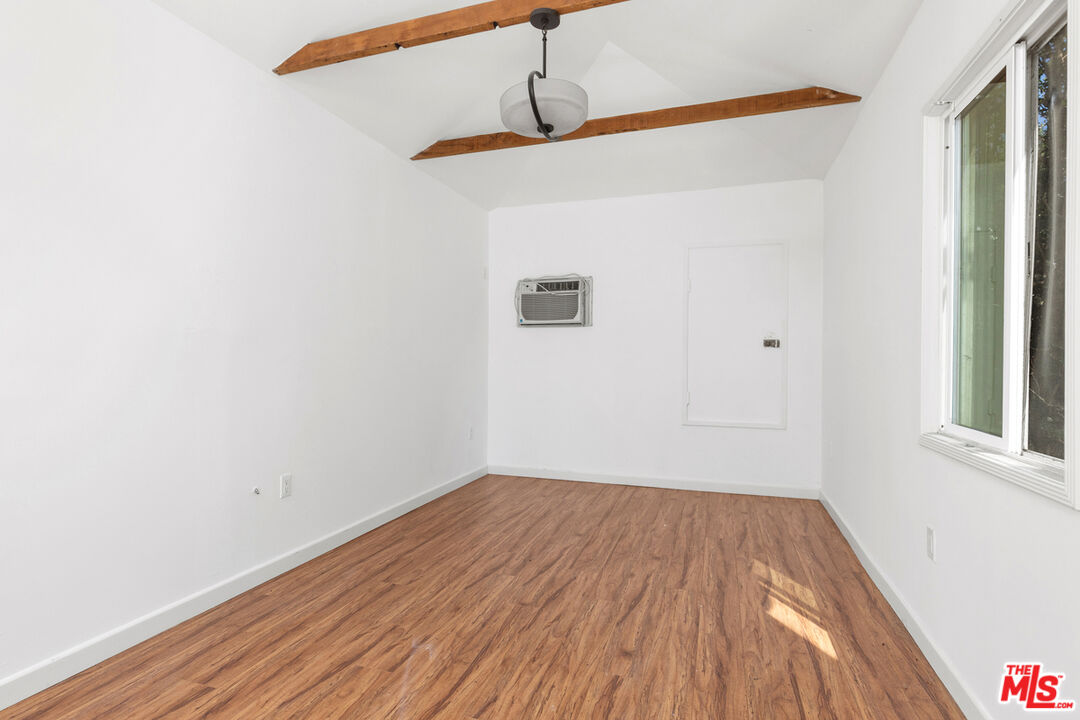425 West Riverside Drive Burbank, CA 91506 - Photo 17 of 20