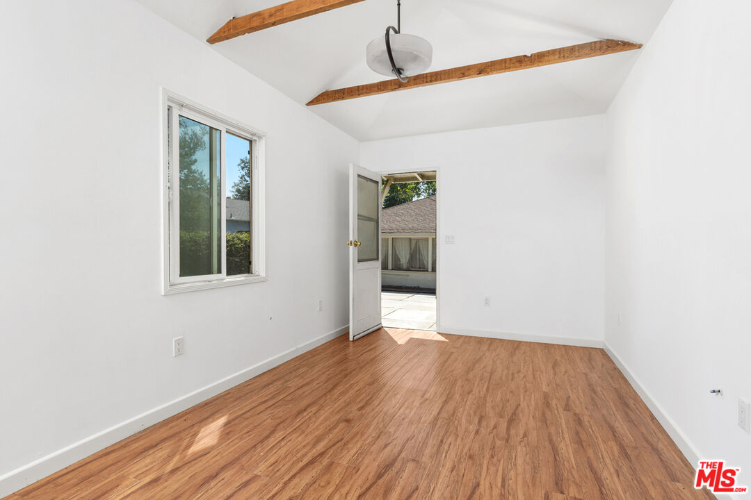 425 West Riverside Drive Burbank, CA 91506 - Photo 18 of 20