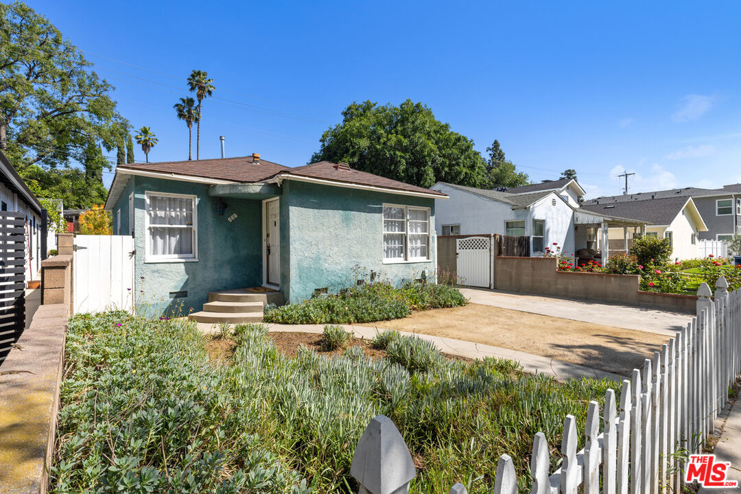 425 West Riverside Drive Burbank, CA 91506 - Photo 2 of 20