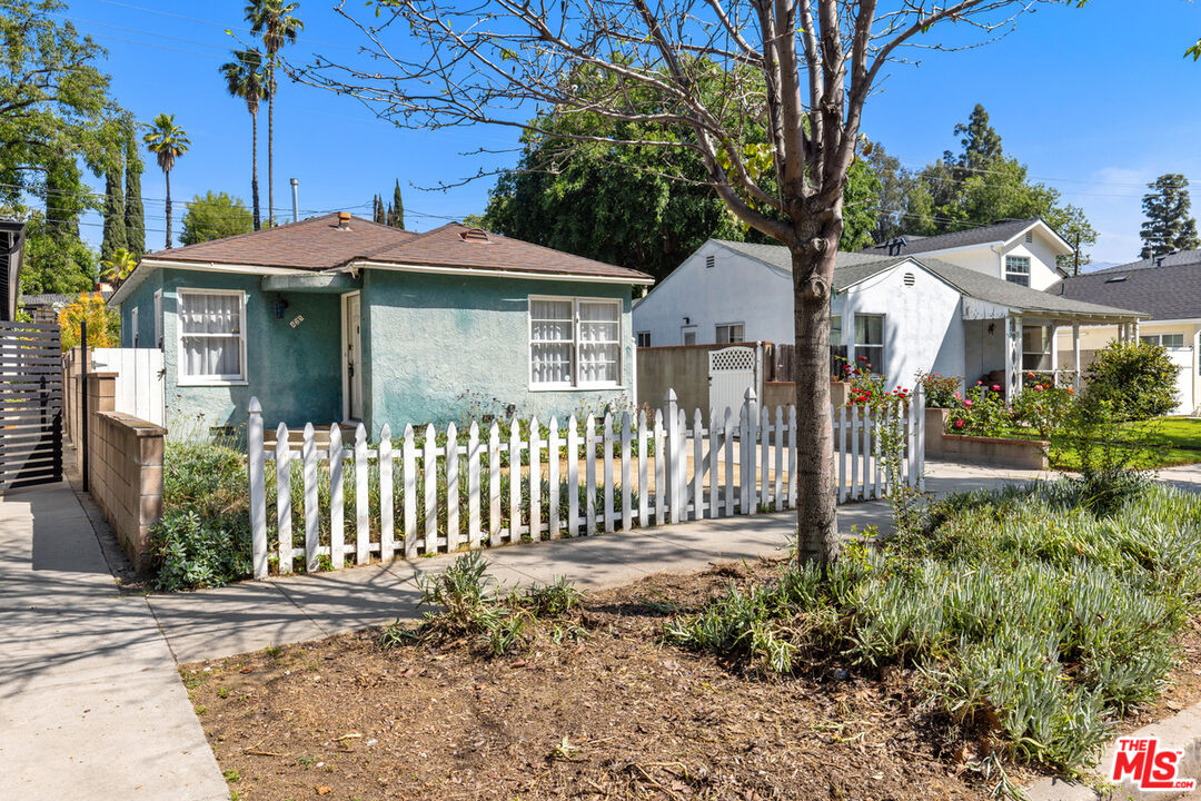 425 West Riverside Drive Burbank, CA 91506 - Photo 3 of 20