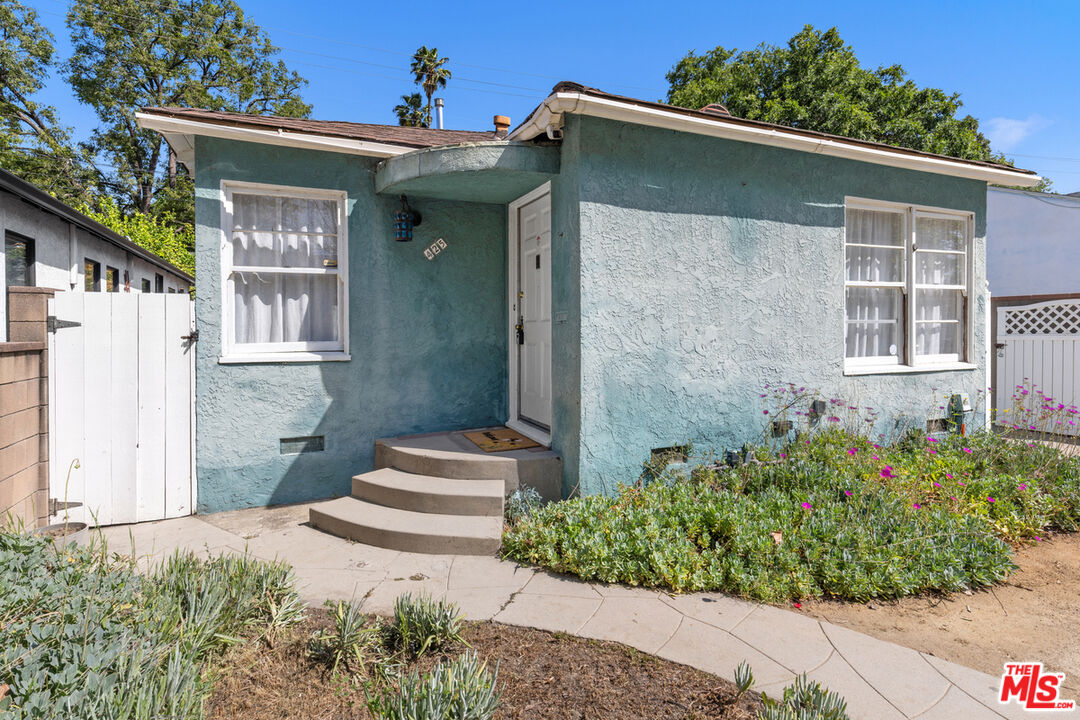 425 West Riverside Drive Burbank, CA 91506 - Photo 4 of 20