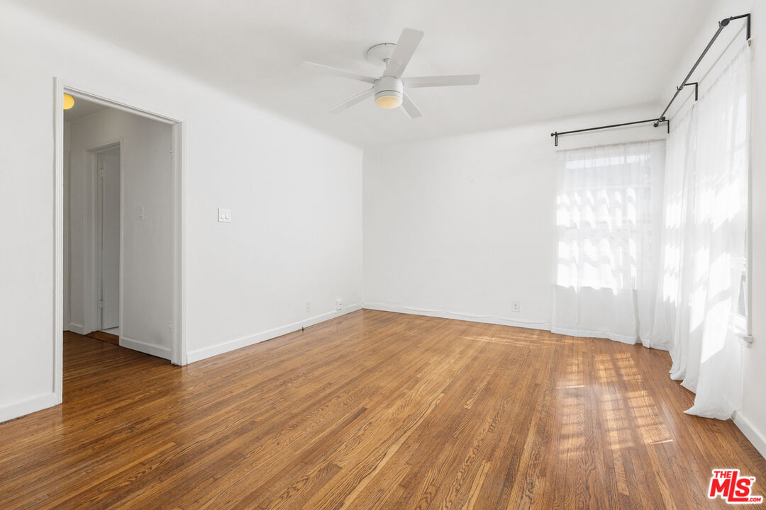 425 West Riverside Drive Burbank, CA 91506 - Photo 5 of 20