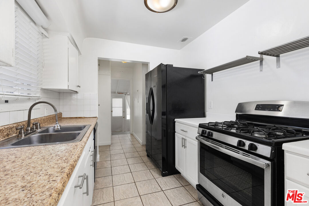 425 West Riverside Drive Burbank, CA 91506 - Photo 9 of 20