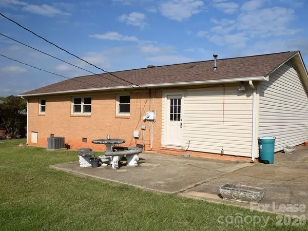$1,625 | 1812 Cameron Road, Lincolnton, NC 28092