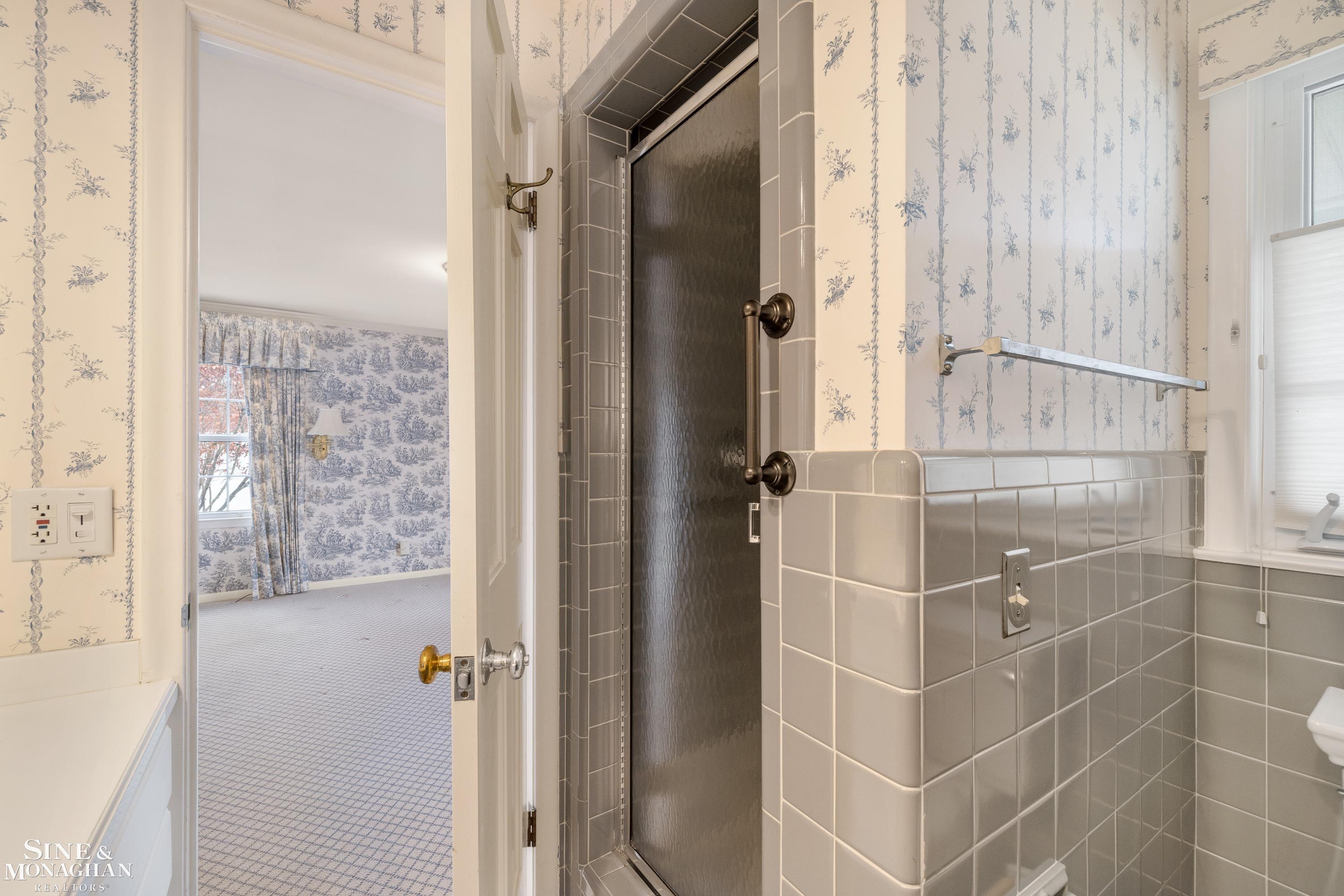 72 South Duval Road Grosse Pointe, MI 48236 - Photo 24 of 48 50204422-0751811d-2189-4e8f-98bc-37c80095965c.JPG