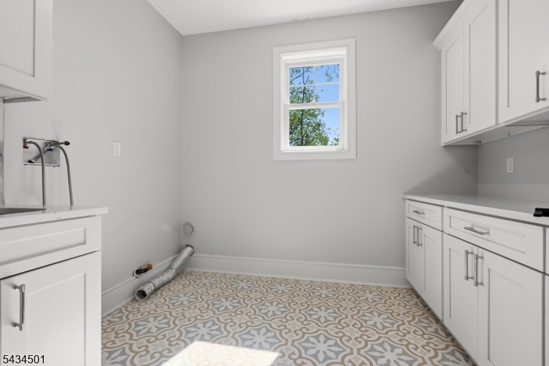 60 West Hobart Gap Road Livingston, NJ 07039 - Photo 29 of 40