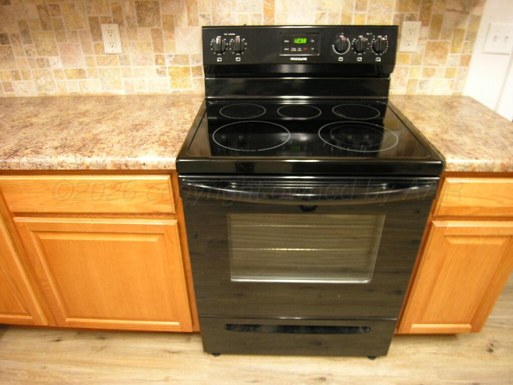 289 Overland Trail Fritch, TX 79036 - Photo 14 of 27 10-kitchen