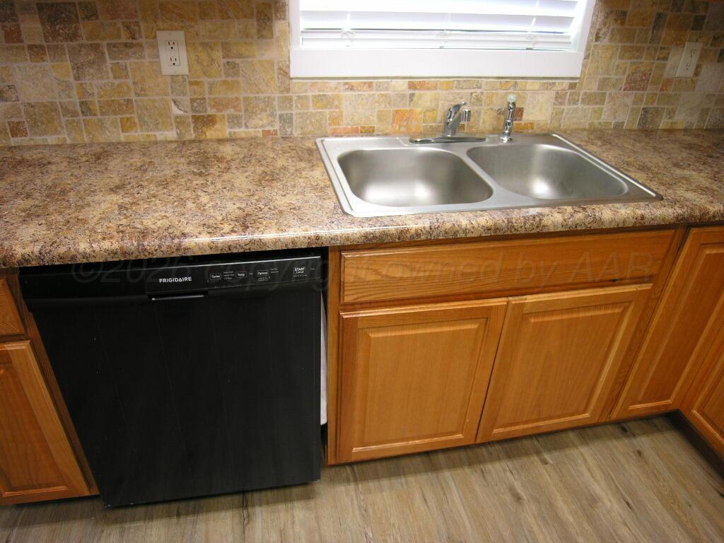 289 Overland Trail Fritch, TX 79036 - Photo 15 of 27 11-kitchen