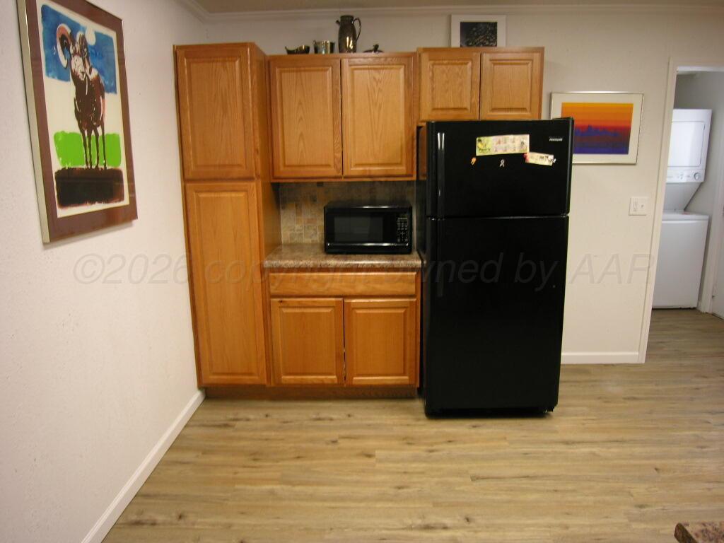 289 Overland Trail Fritch, TX 79036 - Photo 8 of 27 06-kitchen