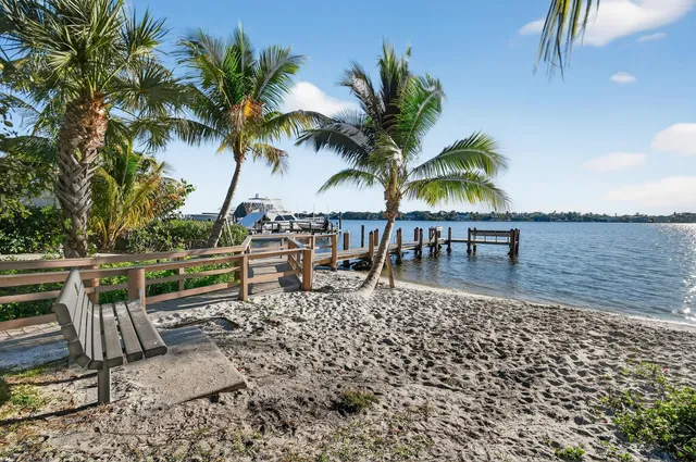 $1,498,000 | 198 Golfview Drive, Tequesta, FL 33469
