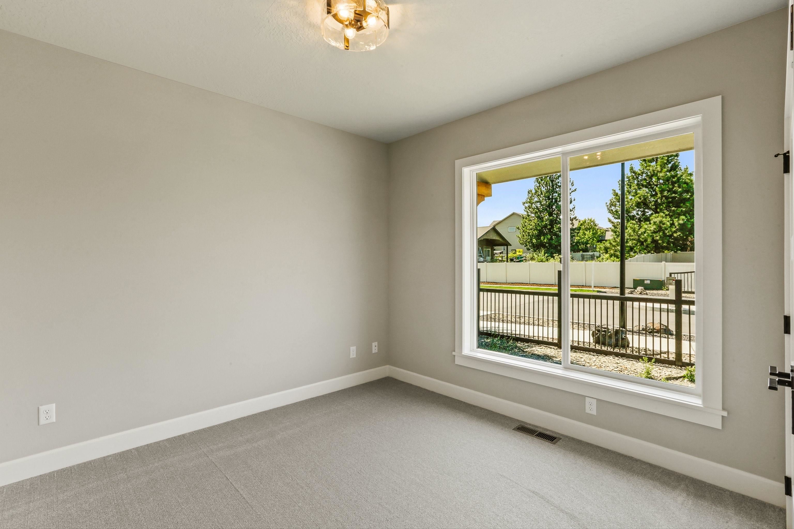 5212 South Scout Street Spokane, WA 99223 - Photo 14 of 27