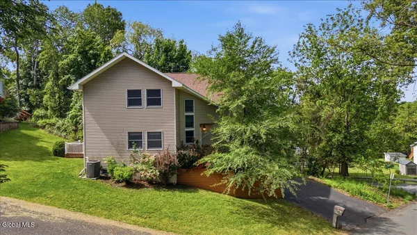 $400,000 | 207 Hillcrest Avenue, Albany, NY 12203