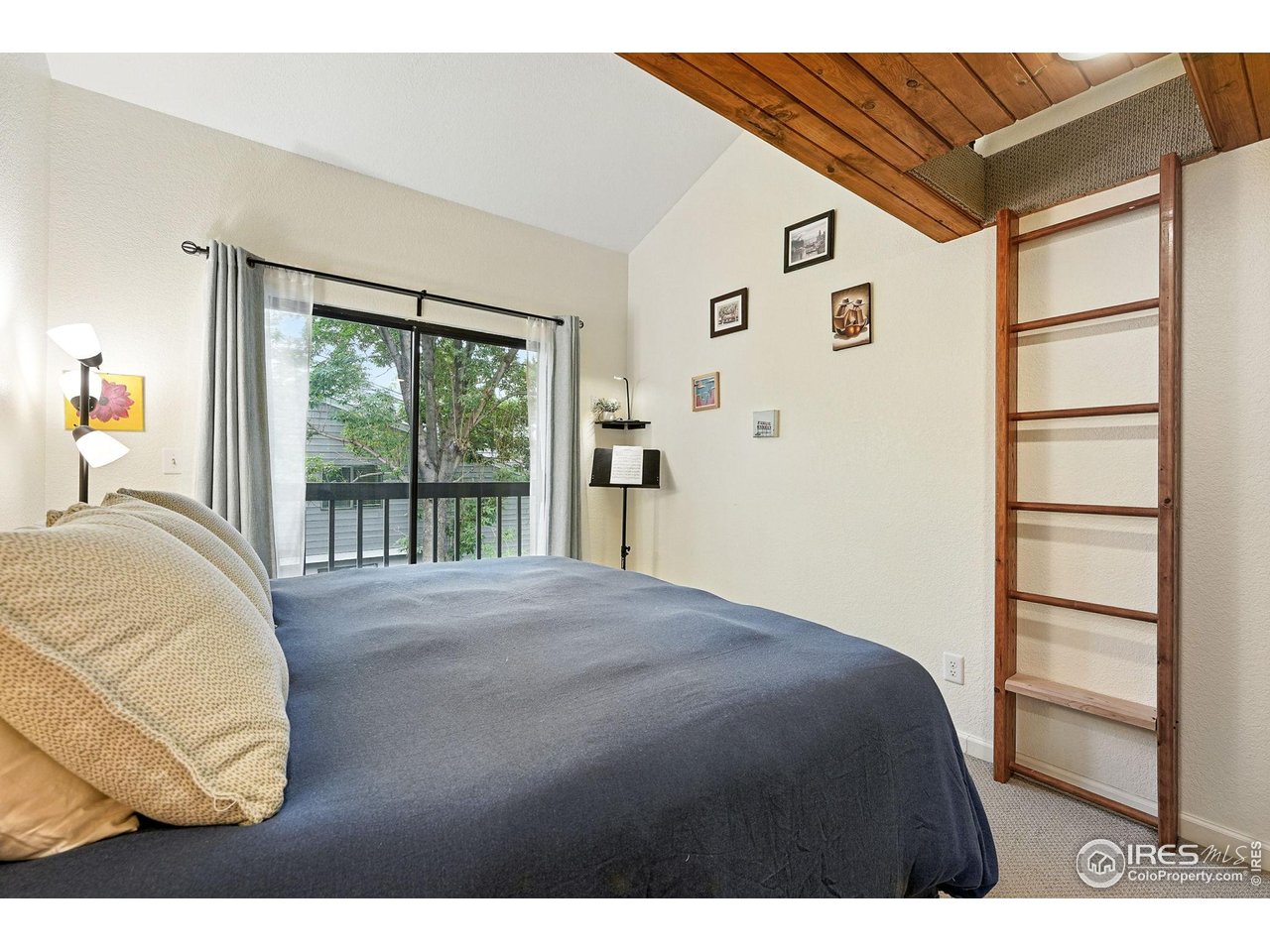 5016 Buckingham Road, Unit 4 Boulder, CO 80301 - Photo 12 of 22 a bedroom with a bed and a large window