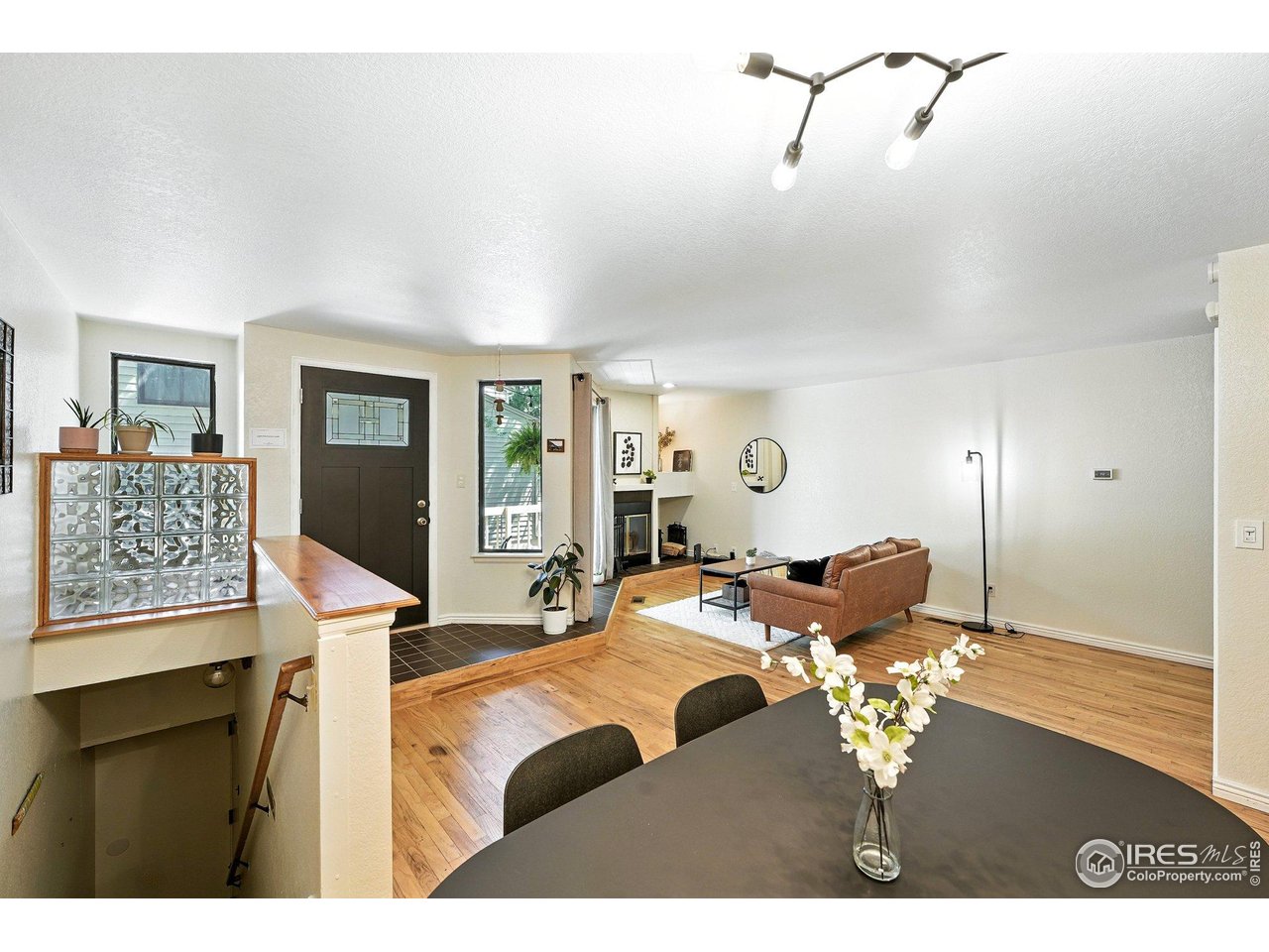 5016 Buckingham Road, Unit 4 Boulder, CO 80301 - Photo 5 of 22 a living room with furniture flowerpot and window