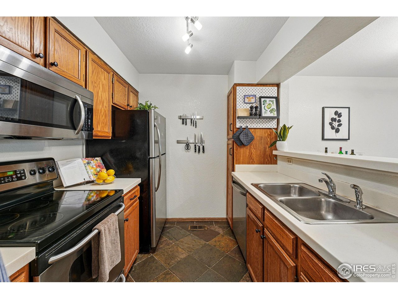 5016 Buckingham Road, Unit 4 Boulder, CO 80301 - Photo 7 of 22 a kitchen with stainless steel appliances granite countertop a sink stove and refrigerator
