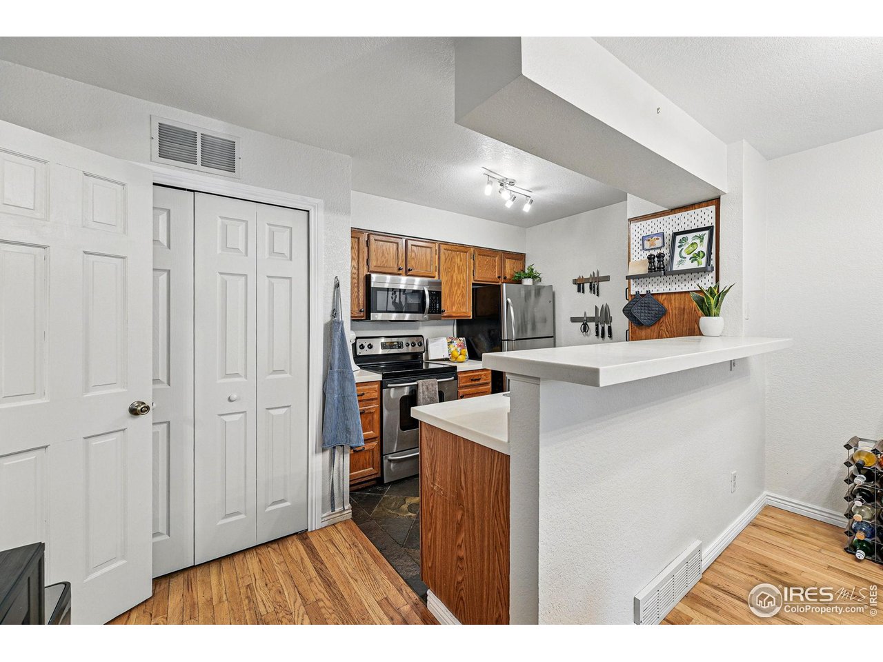 5016 Buckingham Road, Unit 4 Boulder, CO 80301 - Photo 8 of 22 a open kitchen with cabinets and a stainless steel appliances