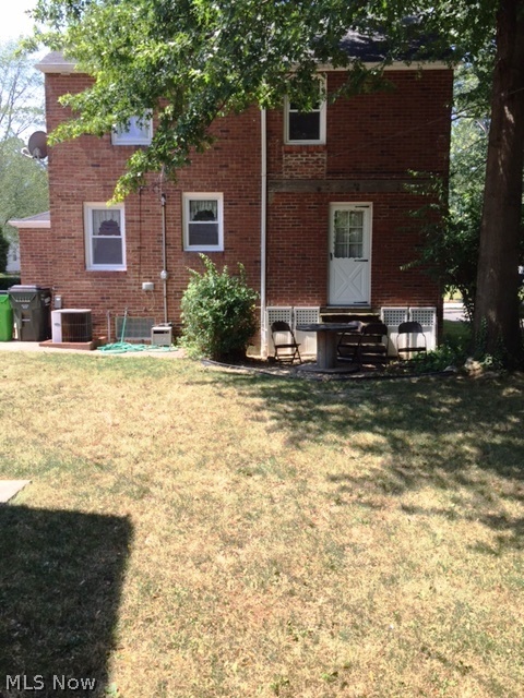 1393 Winston Road Cleveland, OH 44121 - Photo 8 of 9