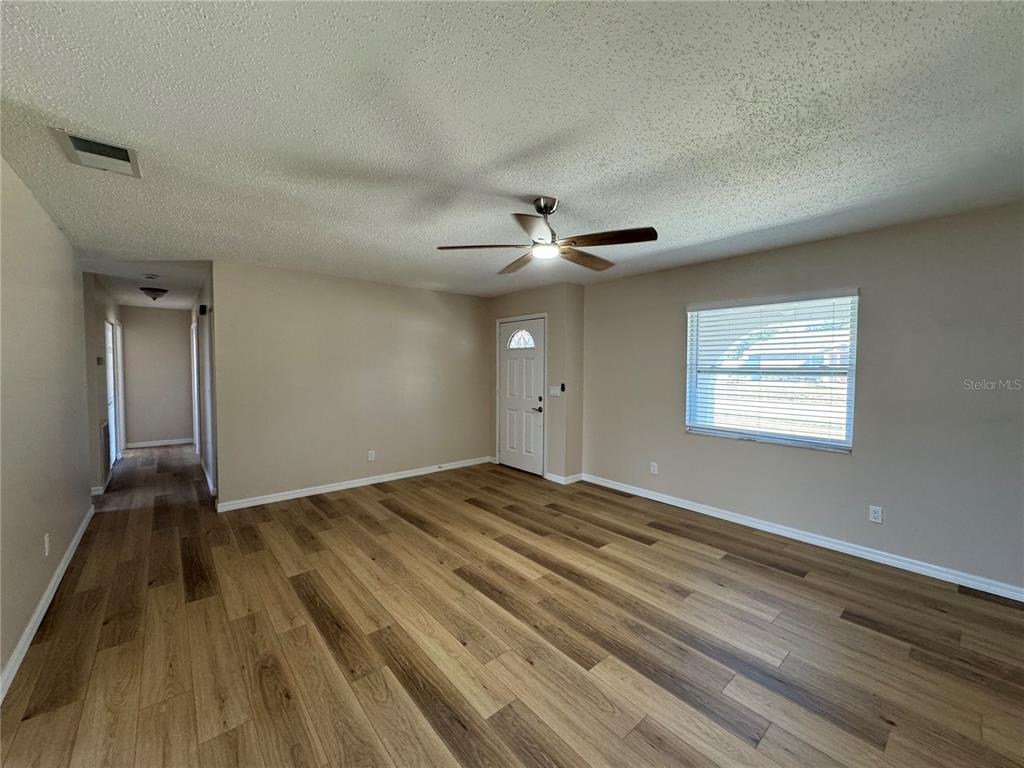 2527 Ridge Top Way Valrico, FL 33594 - Photo 27 of 31 a view of an empty room and window