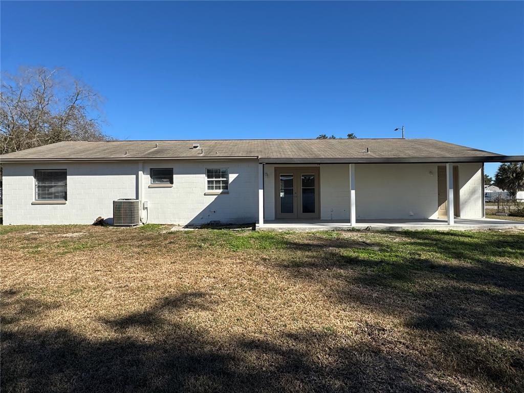 2527 Ridge Top Way Valrico, FL 33594 - Photo 6 of 31 a view of a house with a yard