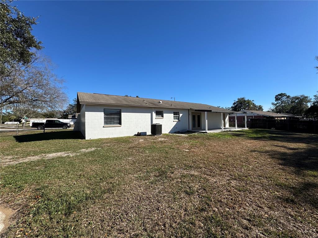 2527 Ridge Top Way Valrico, FL 33594 - Photo 7 of 31 a front view of a house with a yard