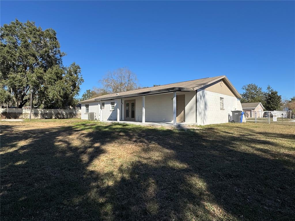 2527 Ridge Top Way Valrico, FL 33594 - Photo 8 of 31 a view of house with garden