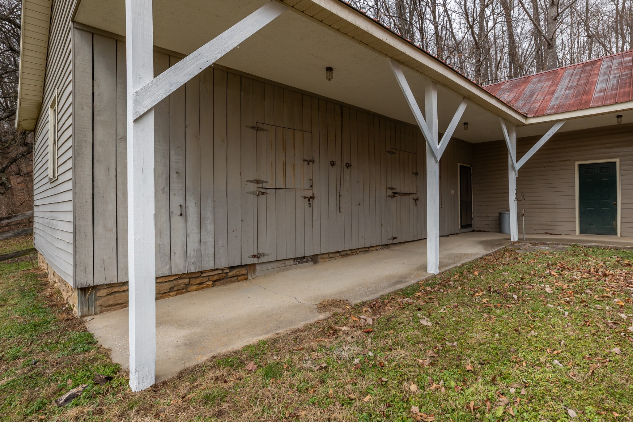 2600 Charlie Thomas Road Cornersville, TN 37047 - Photo 29 of 35 a backyard of a house