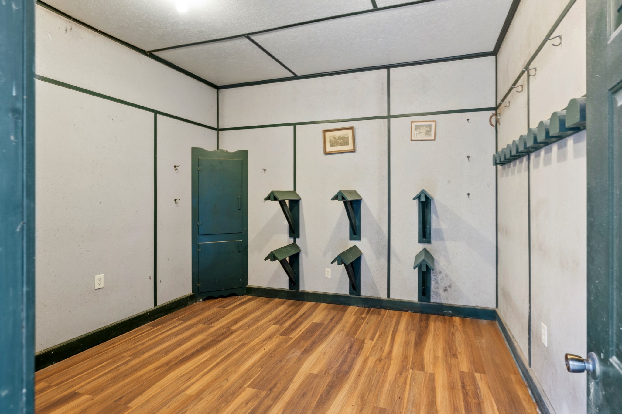 2600 Charlie Thomas Road Cornersville, TN 37047 - Photo 30 of 35 a view of a bathroom with a shower and a tub