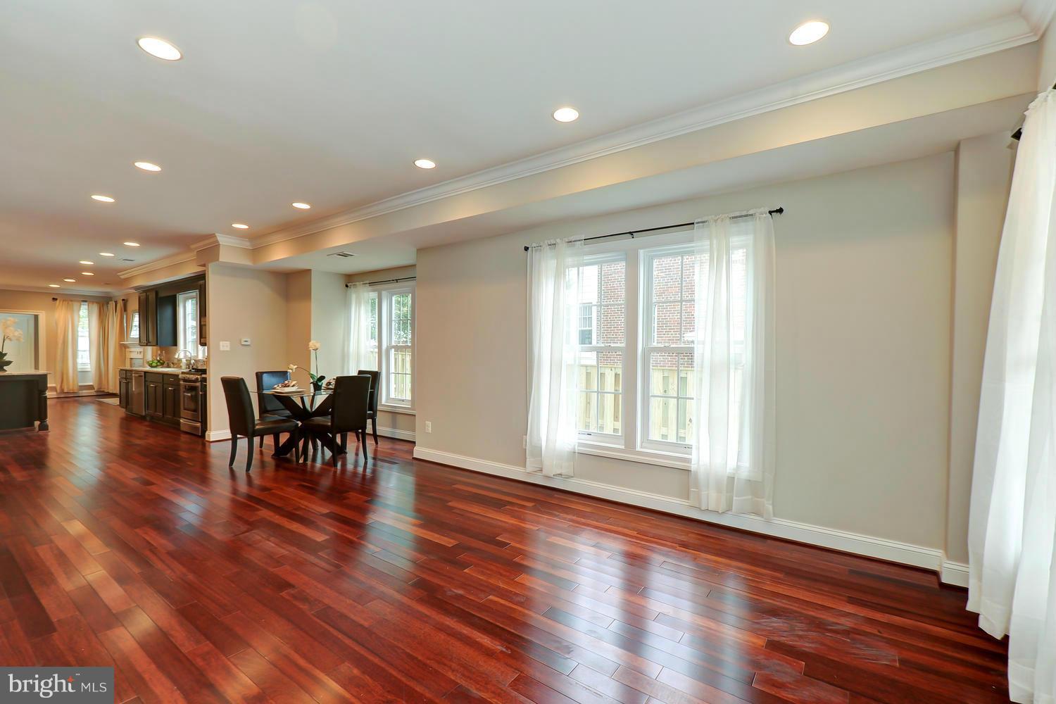 116 West Glebe Road, Unit A Alexandria, VA 22305 - Photo 2 of 18 Living Room