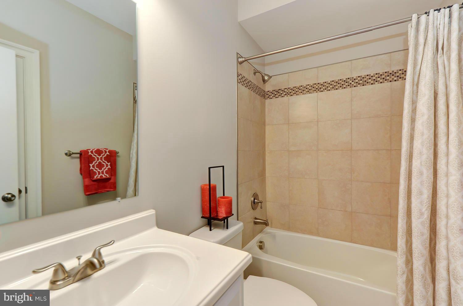 116 West Glebe Road, Unit A Alexandria, VA 22305 - Photo 11 of 18 Main Level Full Bath