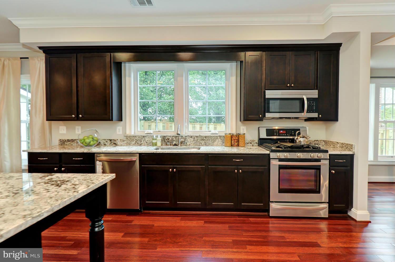 116 West Glebe Road, Unit A Alexandria, VA 22305 - Photo 6 of 18 Kitchen