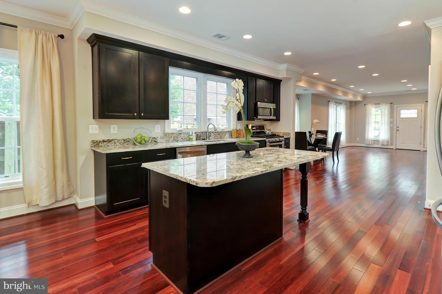 116 West Glebe Road, Unit A Alexandria, VA 22305 - Photo 7 of 18 Kitchen