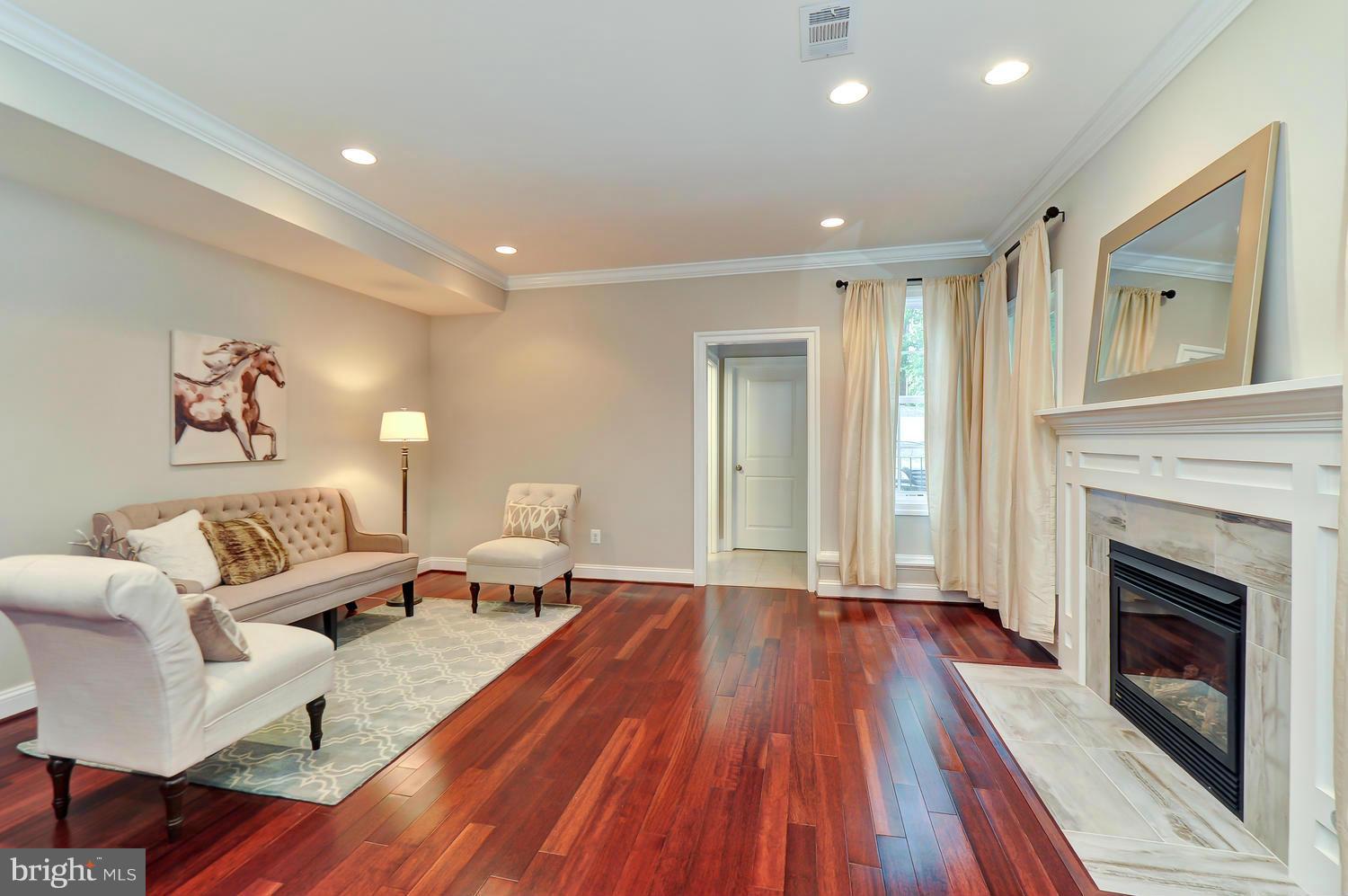 116 West Glebe Road, Unit A Alexandria, VA 22305 - Photo 8 of 18 Family Room