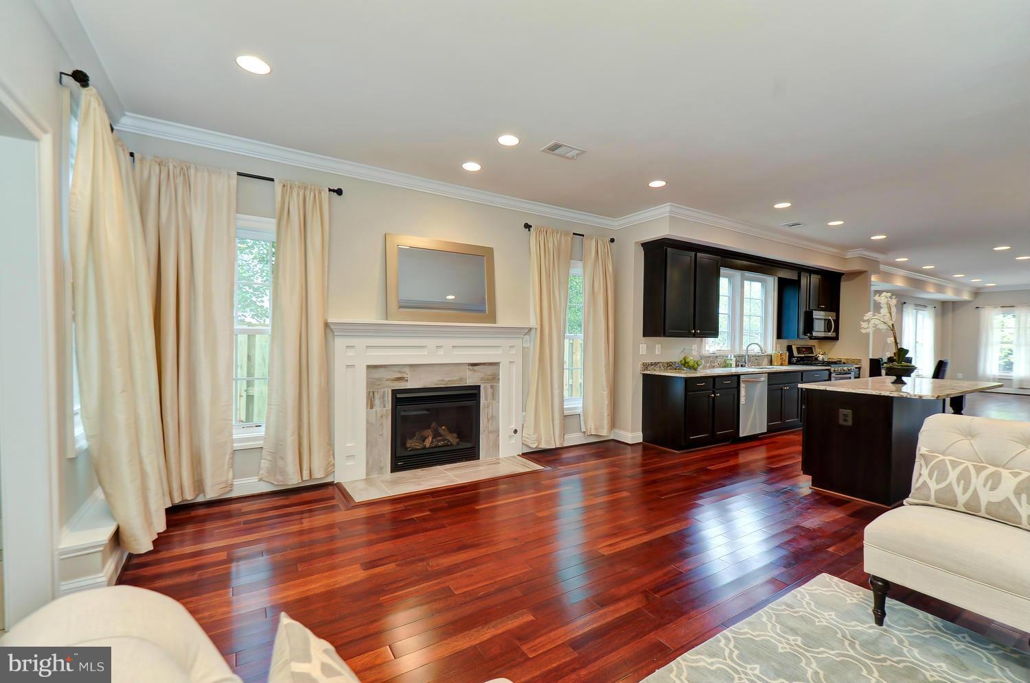 116 West Glebe Road, Unit A Alexandria, VA 22305 - Photo 10 of 18 Family Room