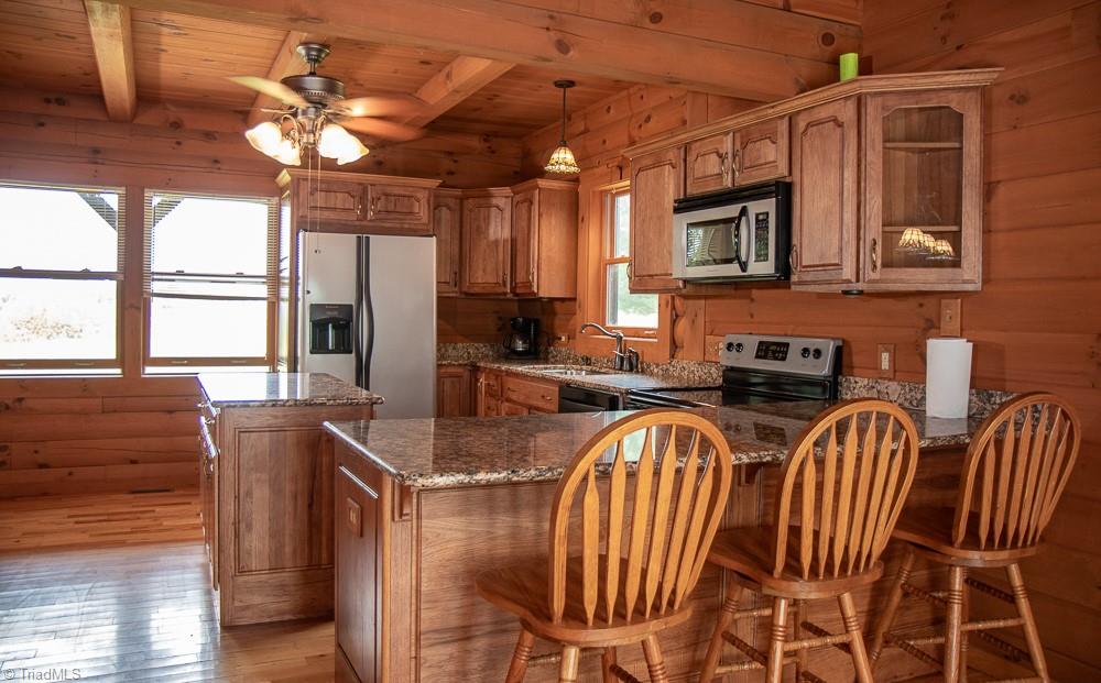 512 Vass Mill Road Laurel Fork, VA 24352 - Photo 14 of 49 Kitchen bar