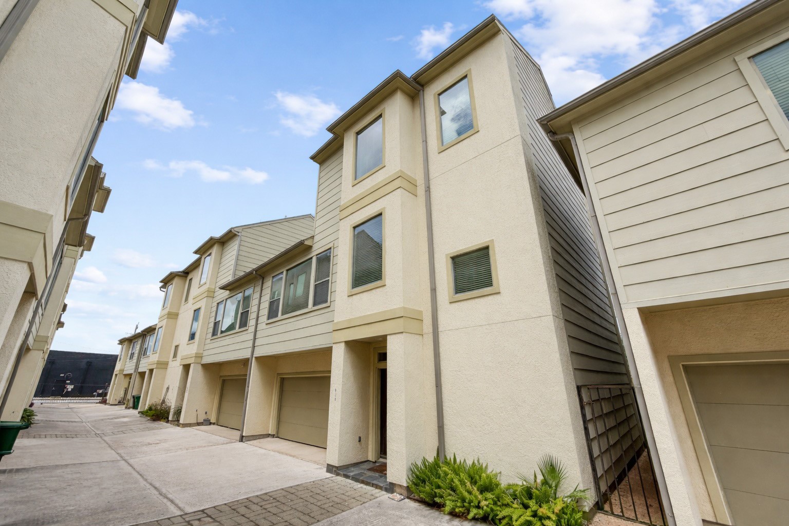 926 Lester Street Houston, TX 77007 - Photo 2 of 27