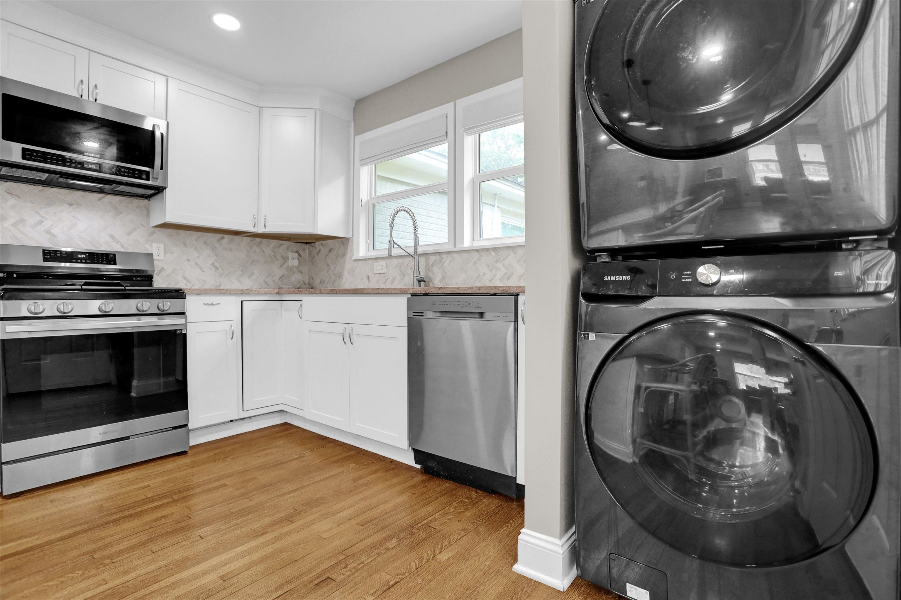 4344 Rhodes Avenue Memphis, TN 38111 - Photo 17 of 31 a kitchen with a stove and a microwave